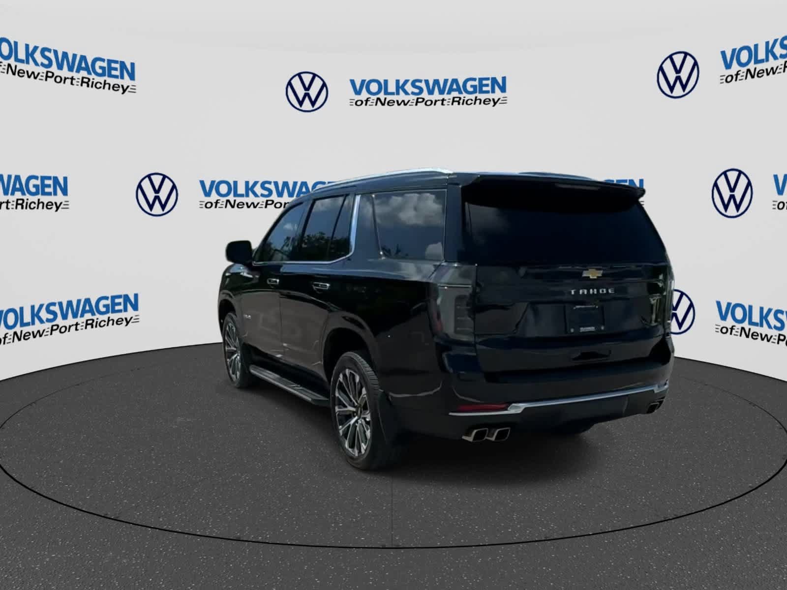 Used 2025 Chevrolet Tahoe High Country AWD/4WD image 5