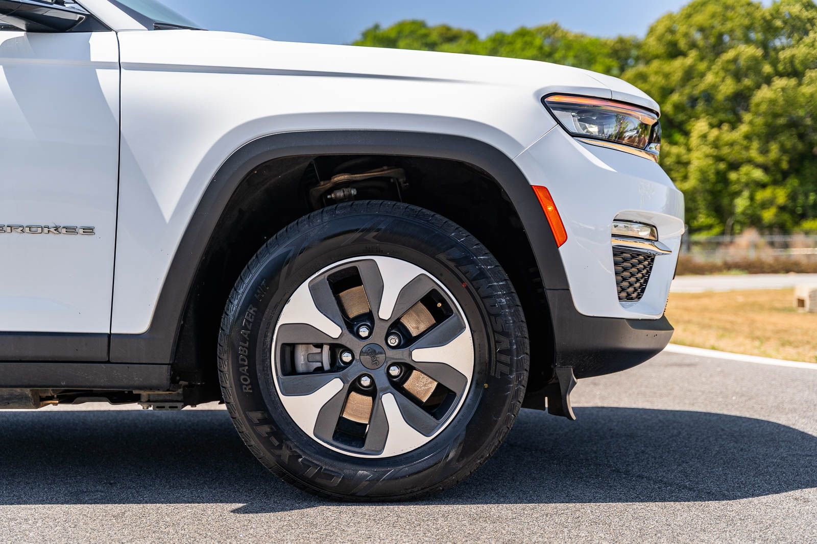 Used 2023 Jeep Grand Cherokee 4WD 4xe image 9
