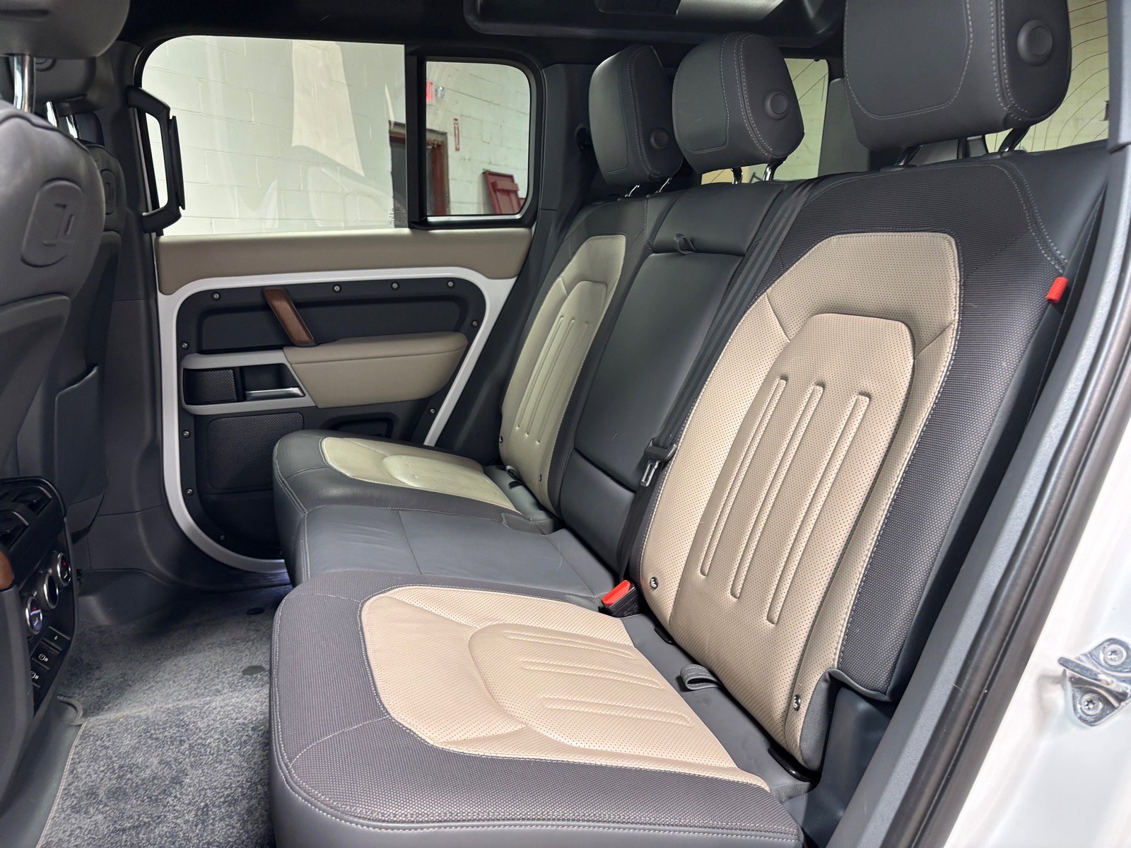 Used 2022 Land Rover Defender 110 X-Dynamic HSE AWD/4WD image 28