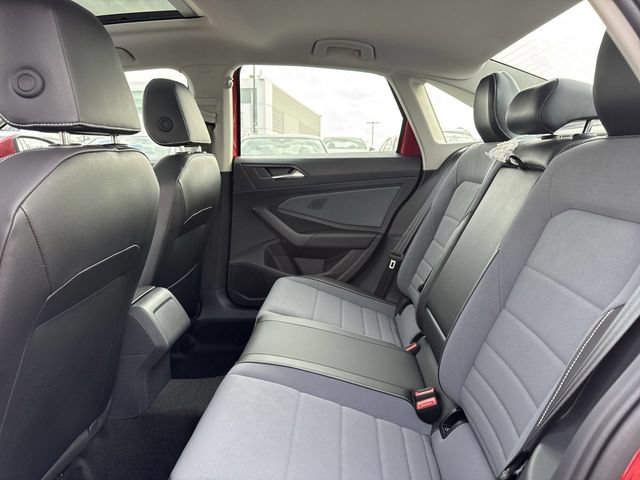 Used 2026 Volkswagen Jetta SE FWD image 9