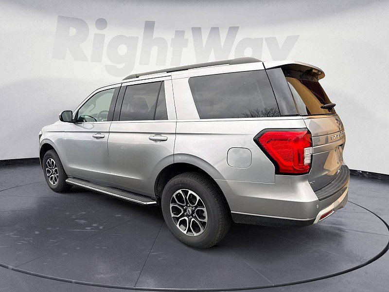 Used 2023 Ford Expedition XLT image 3