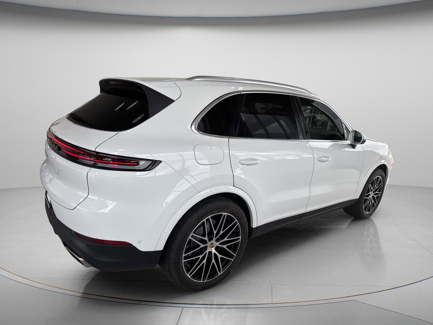 Used 2024 Porsche Cayenne image 10