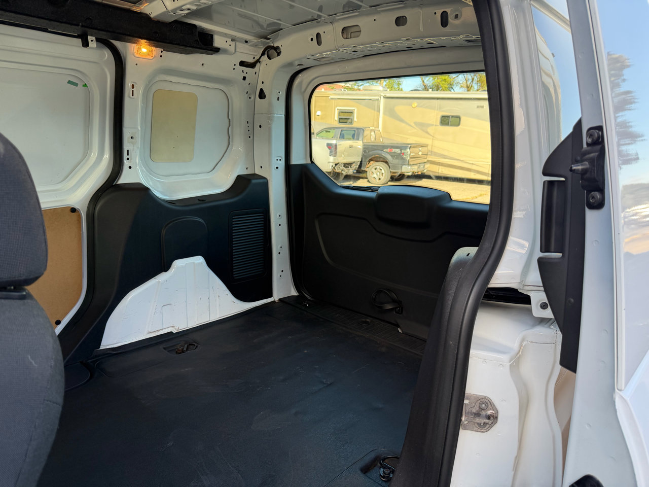 Used 2015 Ford Transit Connect XL image 13