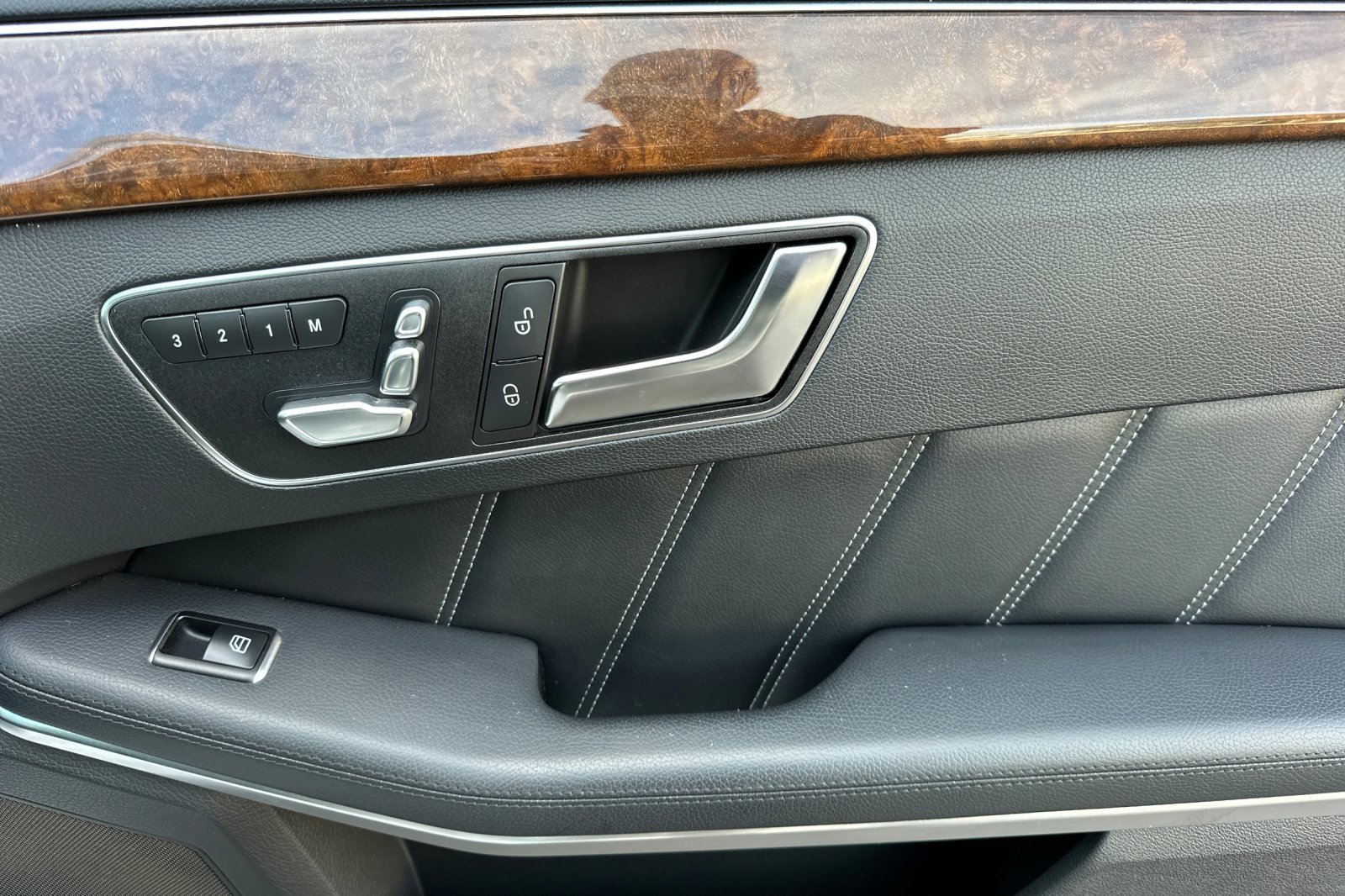 Used 2016 Mercedes-Benz E 350 4MATIC Sedan image 18