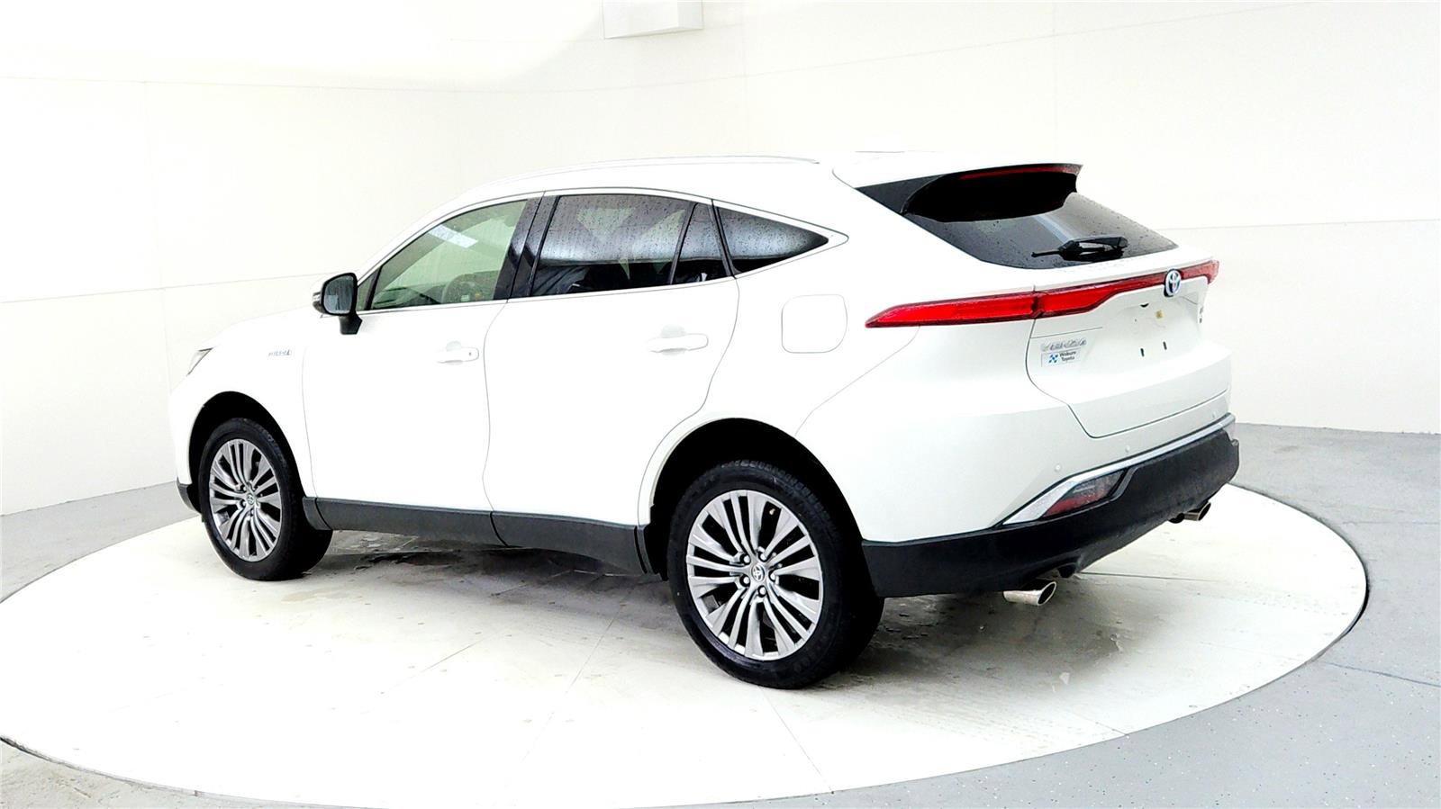 Used 2021 Toyota Venza Limited image 4