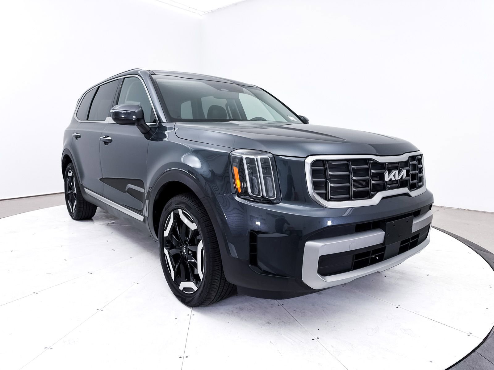 Used 2023 Kia Telluride S image 13