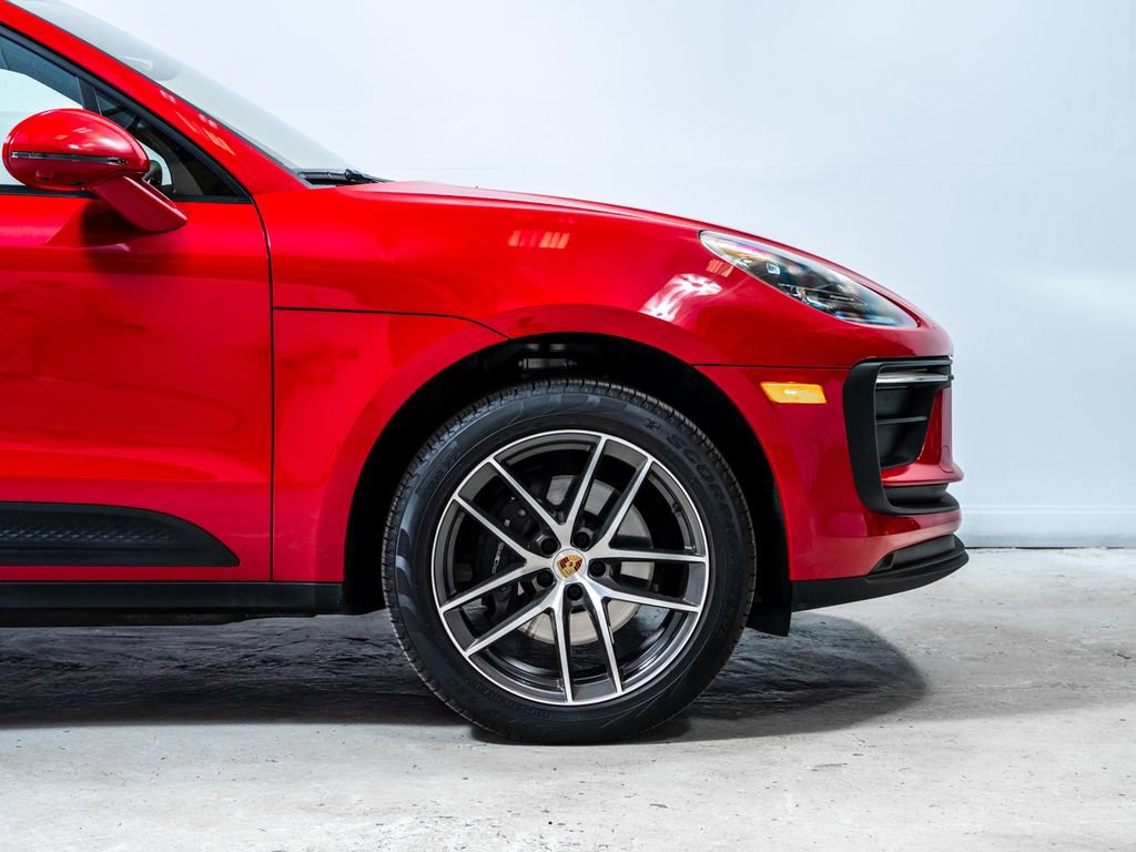 Used 2025 Porsche Macan image 12