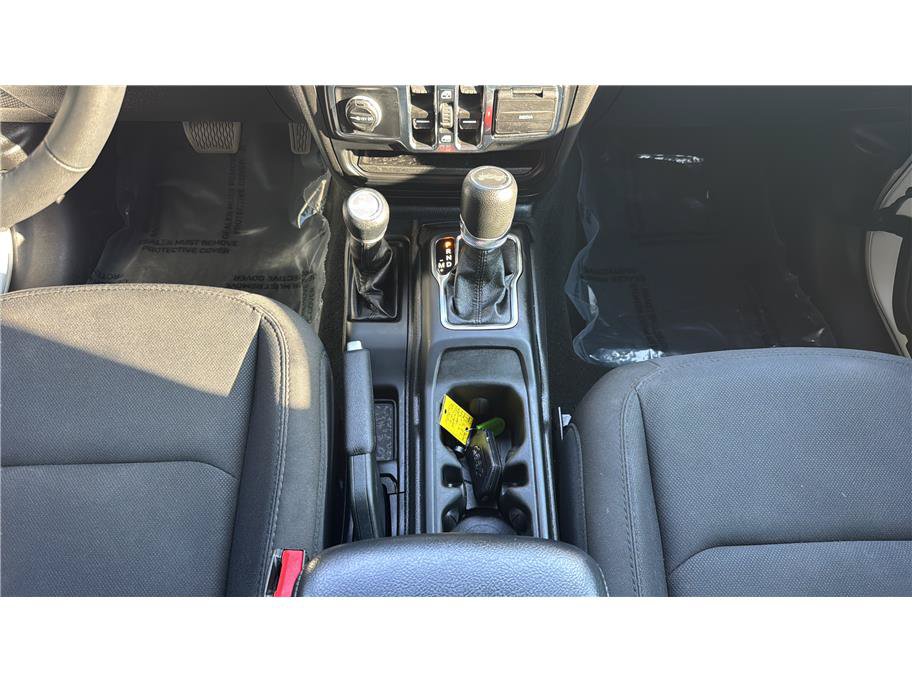 Used 2023 Jeep Wrangler Unlimited w/ Sun & Screen Package AWD/4WD image 18