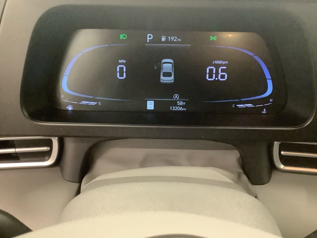 Used 2024 Hyundai Elantra SE FWD image 8