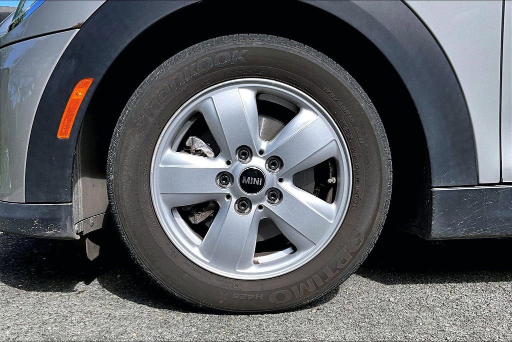 Used 2024 MINI Cooper 4-Door Hardtop image 8