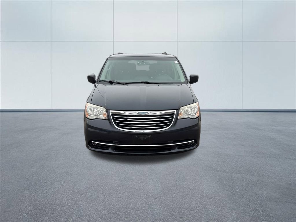 Used 2014 Chrysler Town & Country Touring image 8