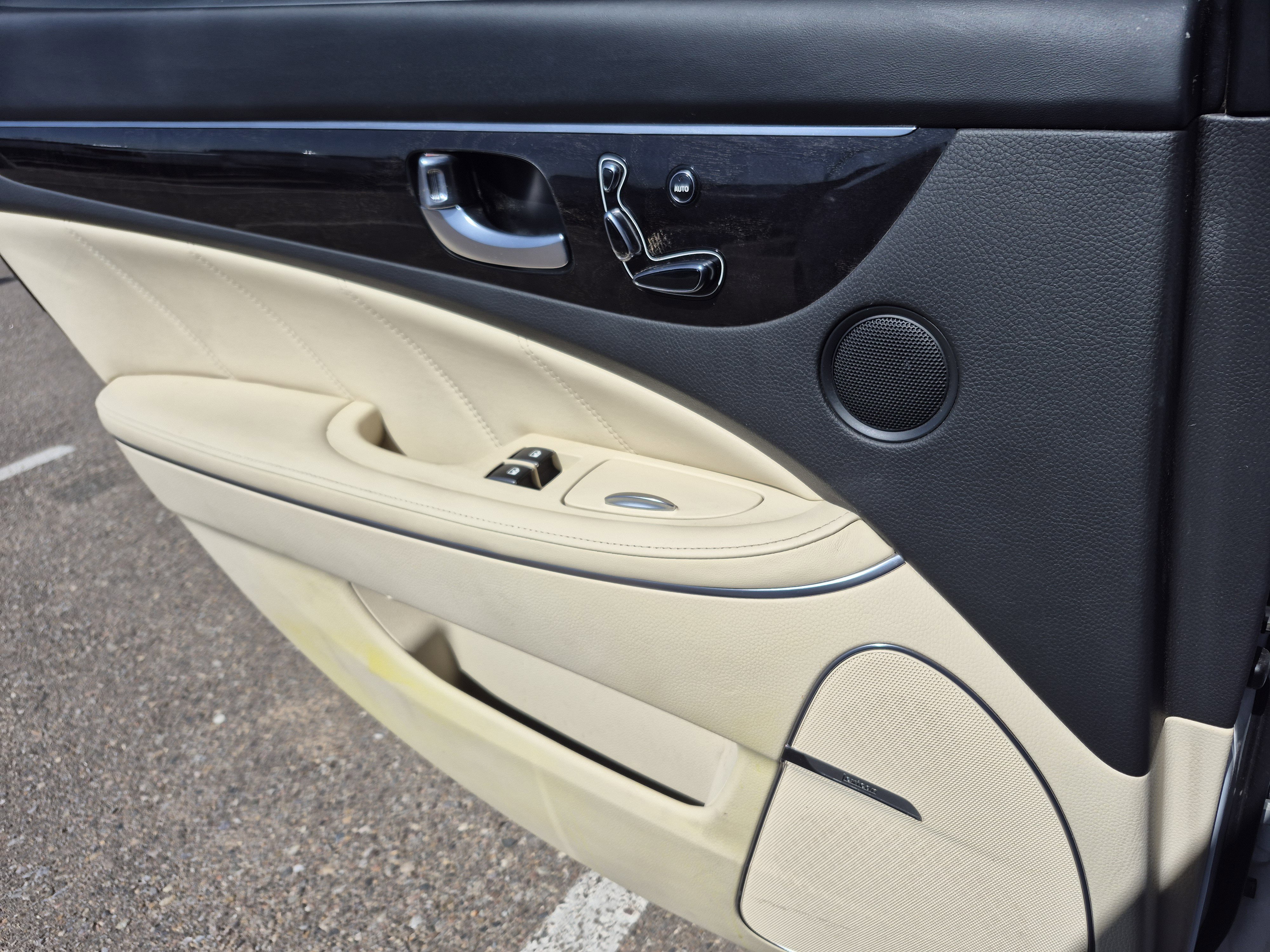 Used 2015 Hyundai Equus Signature RWD image 19