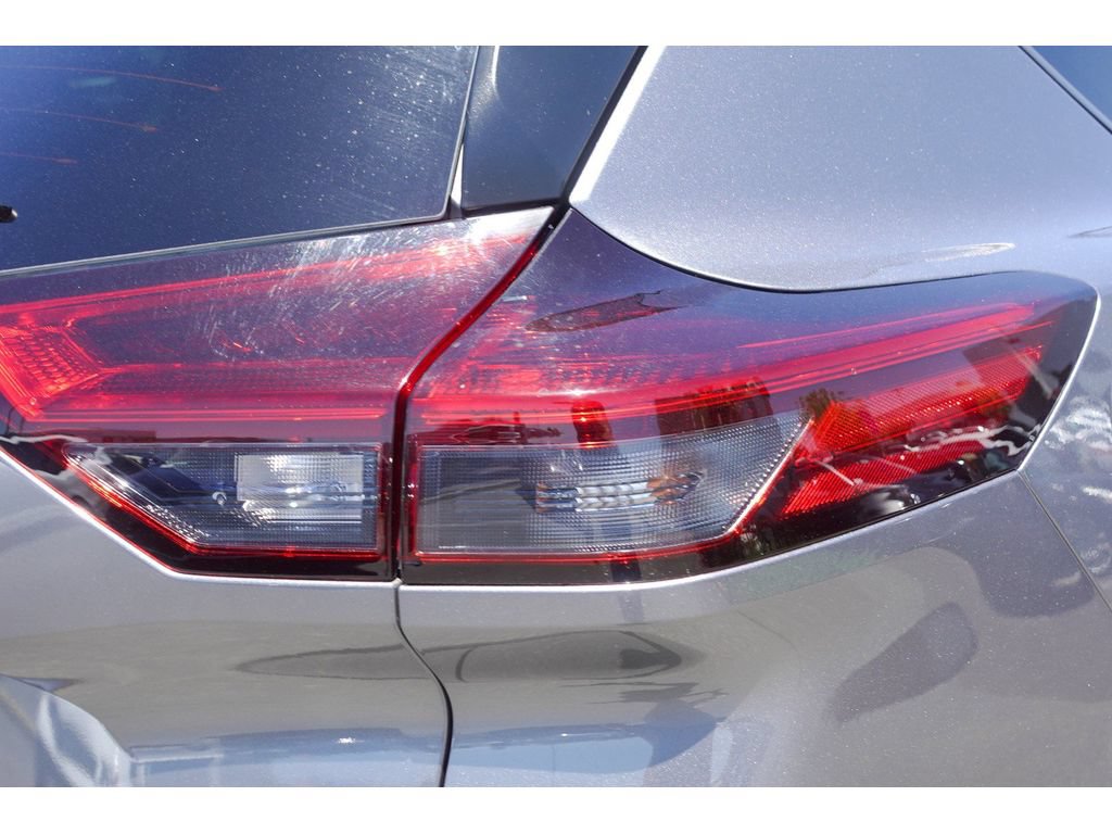 Used 2022 Nissan Rogue SV FWD image 5