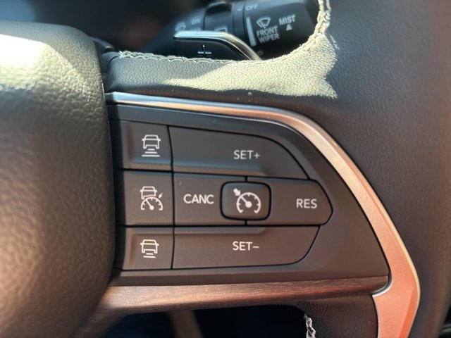 New 2025 Jeep Grand Cherokee Limited w/ Black Appearance Package image 20