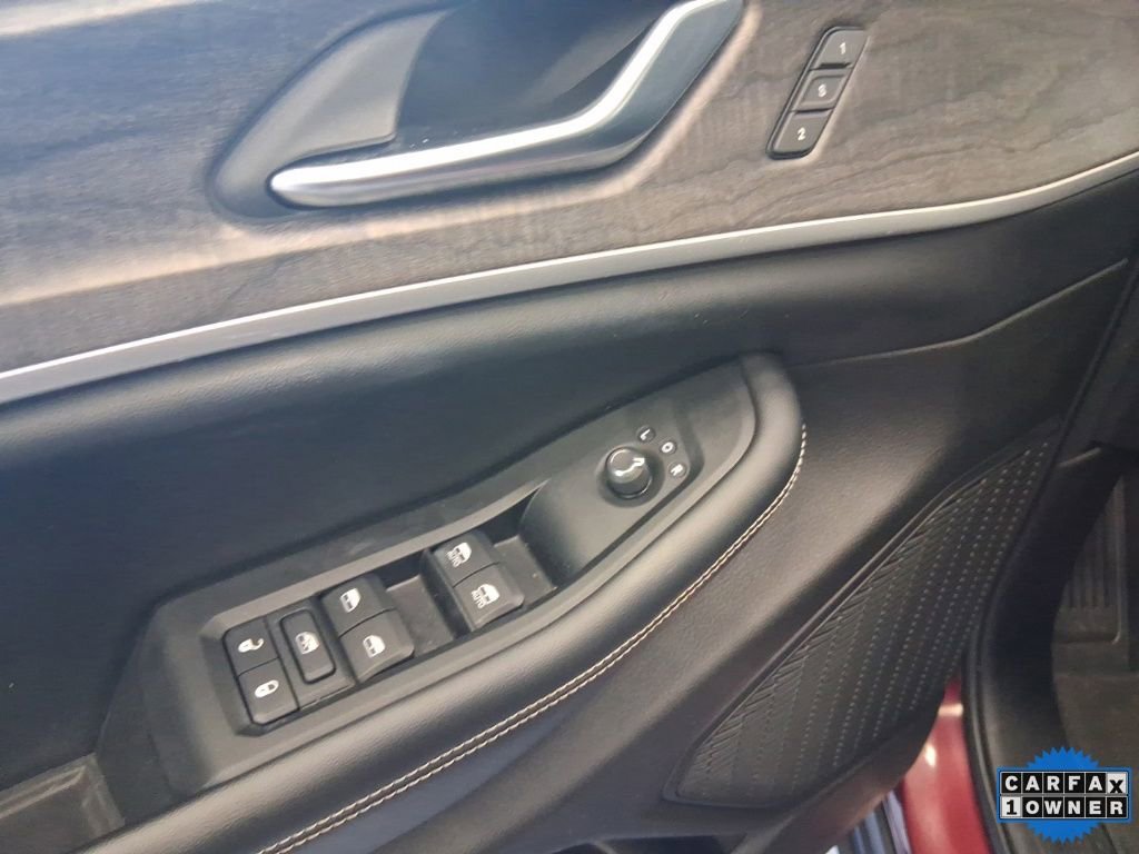 Used 2023 Jeep Grand Cherokee Limited w/ Black Appearance Package image 8