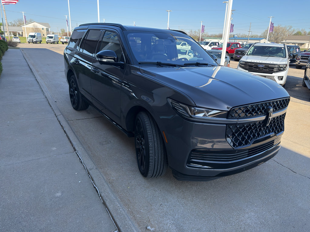 Used 2025 Lincoln Navigator Black Label image 4