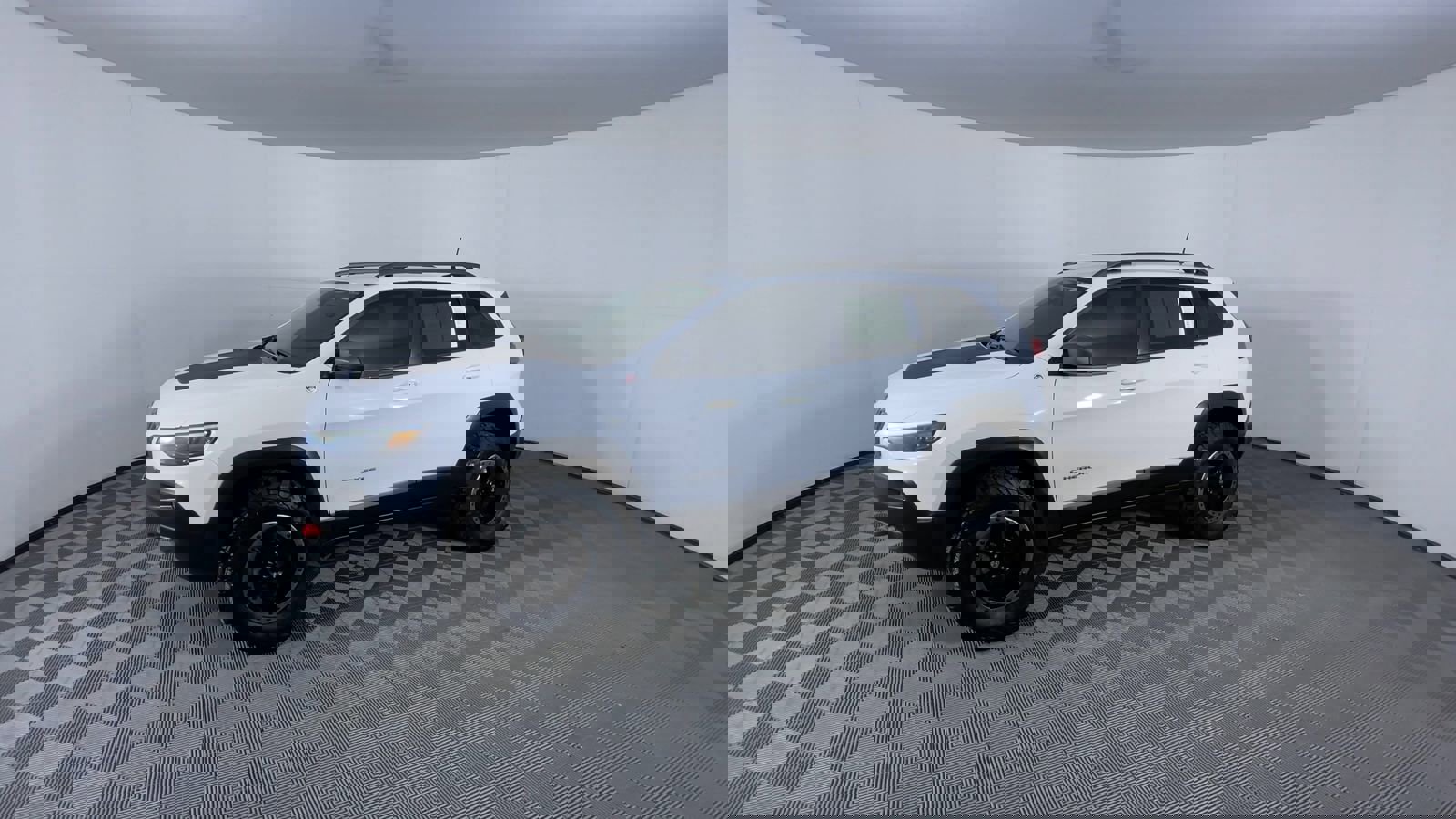 Used 2019 Jeep Cherokee Trailhawk image 4