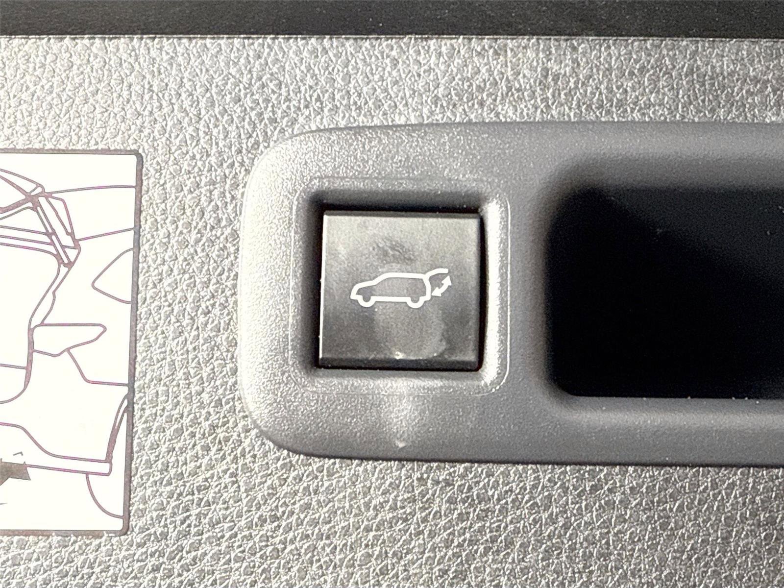 Used 2024 Toyota Highlander Platinum FWD image 42