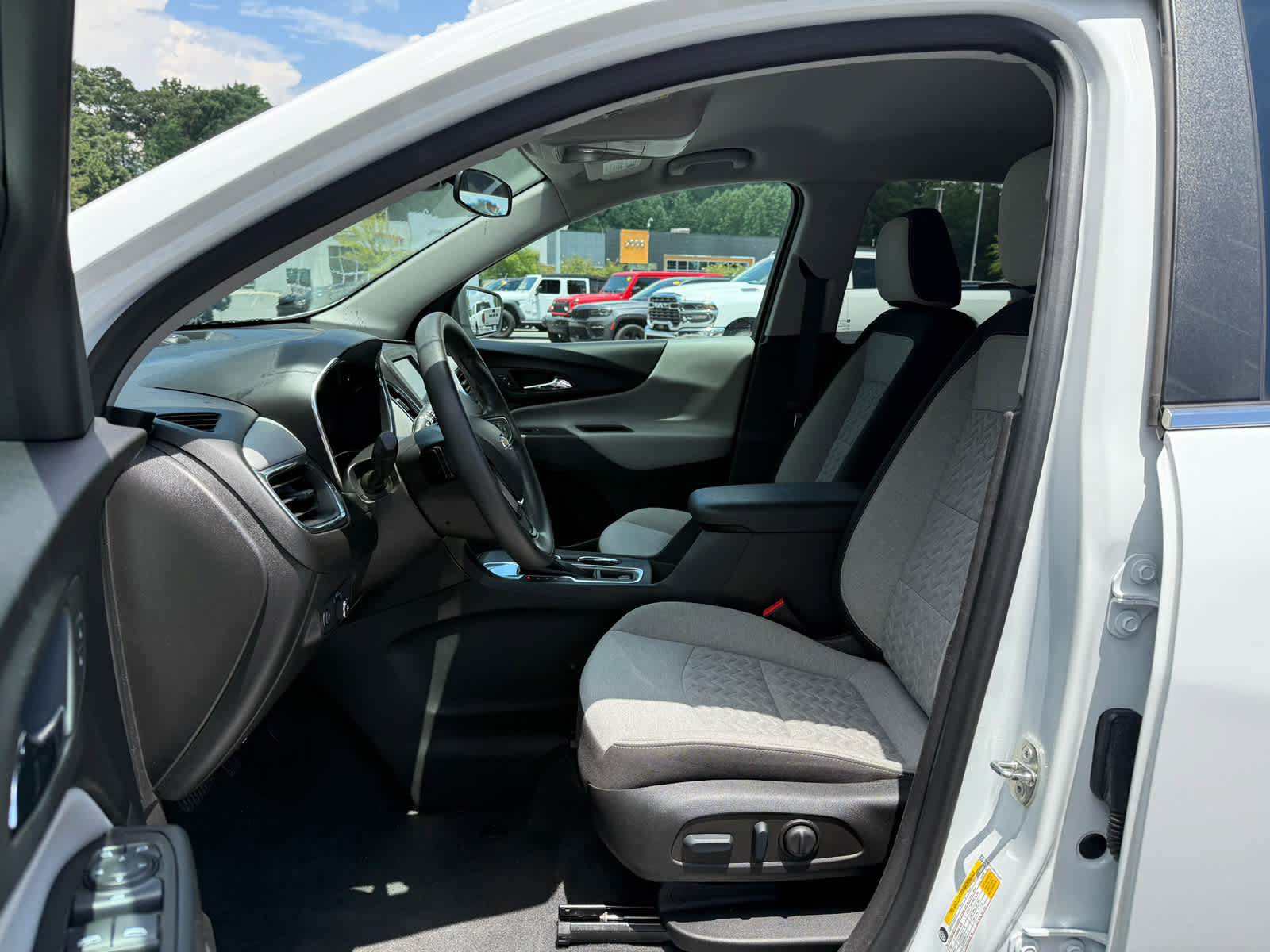 Used 2023 Chevrolet Equinox LT FWD image 12