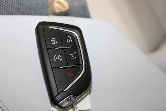 New 2025 Cadillac Optiq Sport 1 w/ LPO, ONYX Package image 22