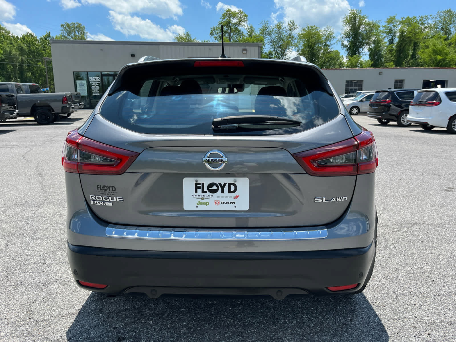 Used 2022 Nissan Rogue Sport SL AWD/4WD image 4