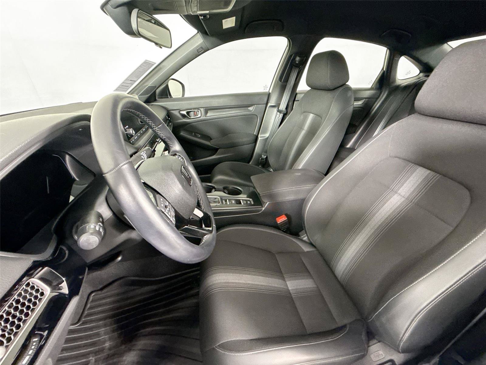 Used 2022 Honda Civic Sport image 3