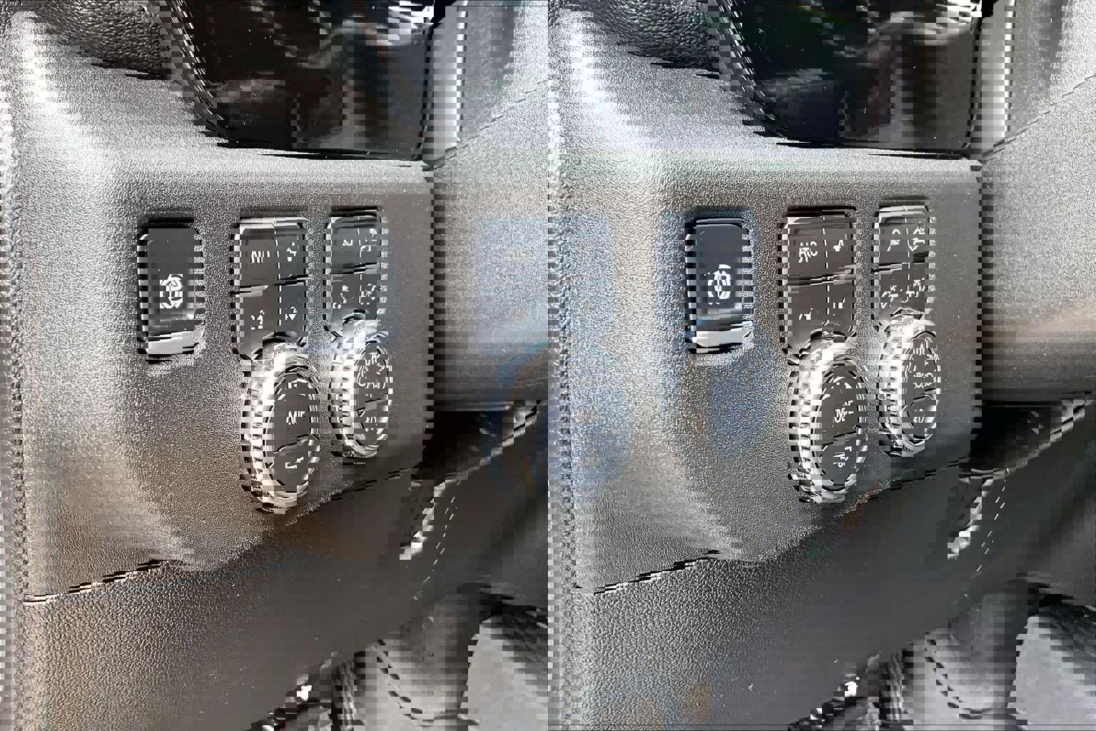 Used 2025 GMC Sierra 2500 SLE w/ SLE Value Package; image 32