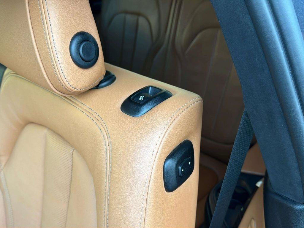 Used 2021 BMW X7 xDrive40i w/ M Sport Package AWD/4WD image 23