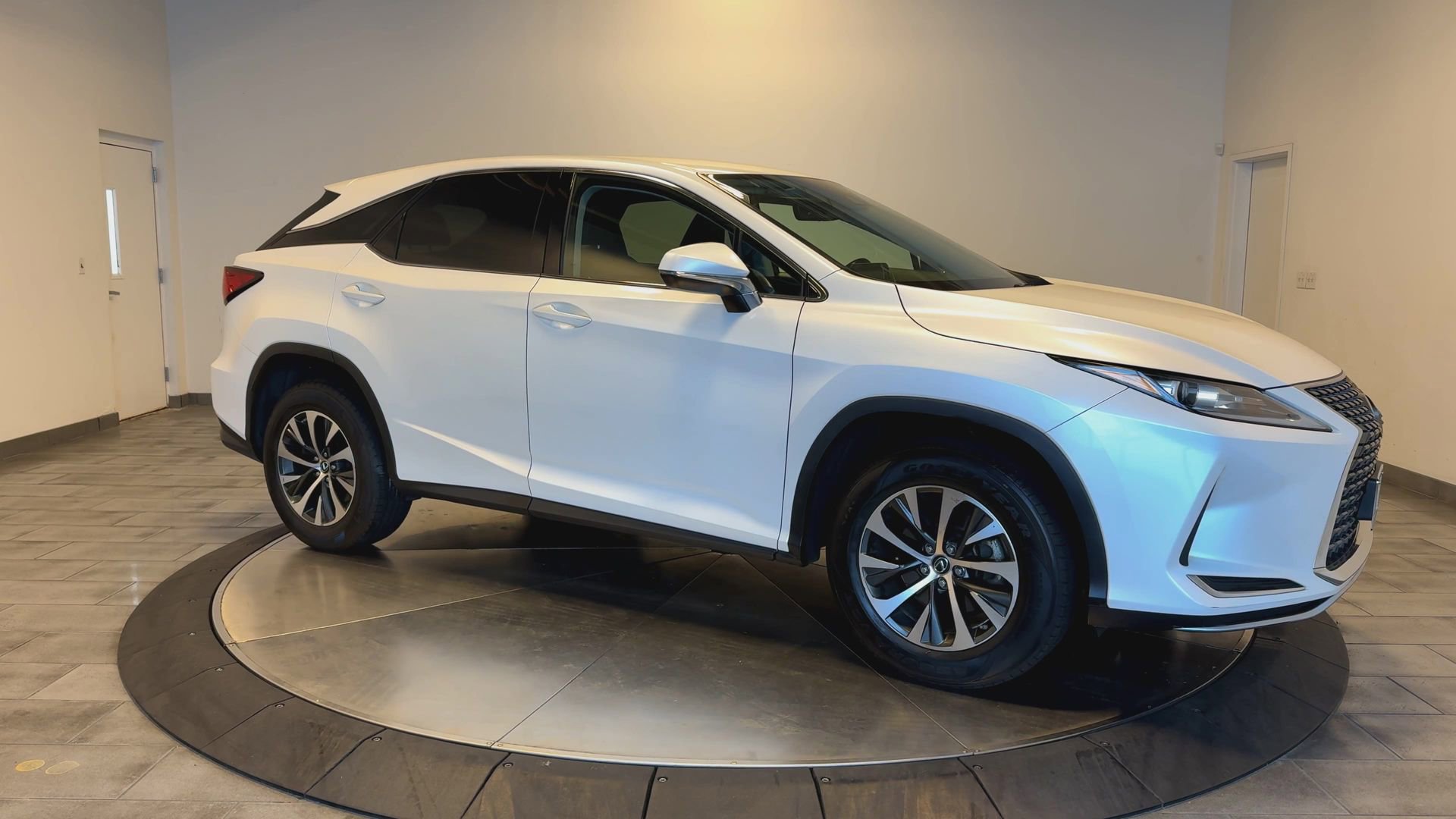 Used 2021 Lexus RX 350 AWD image 2