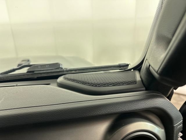 Used 2023 Jeep Wrangler Unlimited w/ Sun & Screen Package image 29