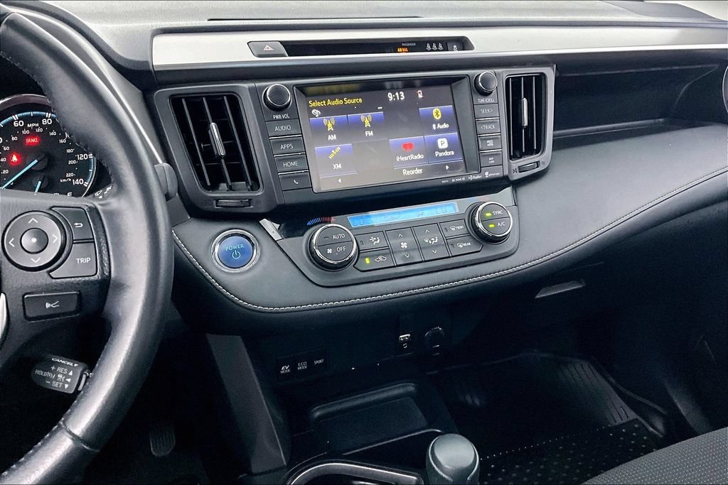 Used 2017 Toyota RAV4 XLE AWD/4WD image 7
