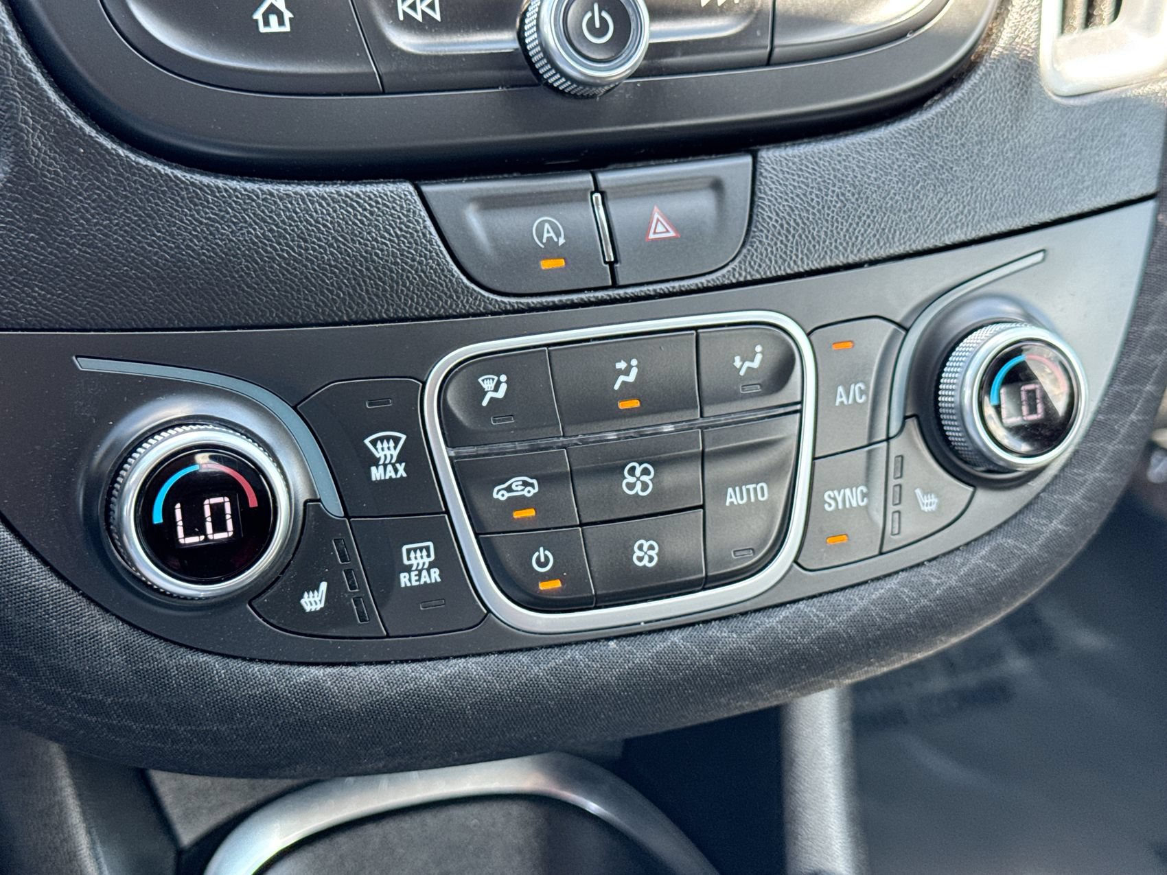 Used 2025 Chevrolet Malibu LT FWD image 18