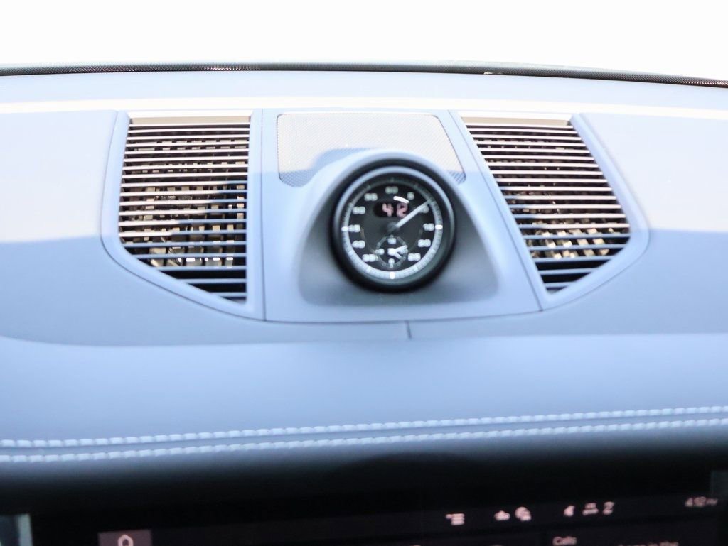 Certified 2025 Porsche Macan Turbo image 24