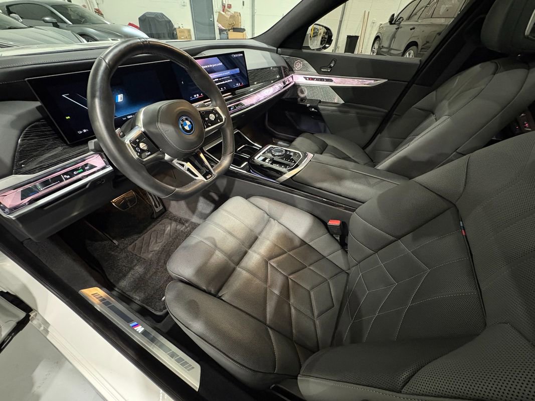 Used 2024 BMW i7 xDrive60 image 10