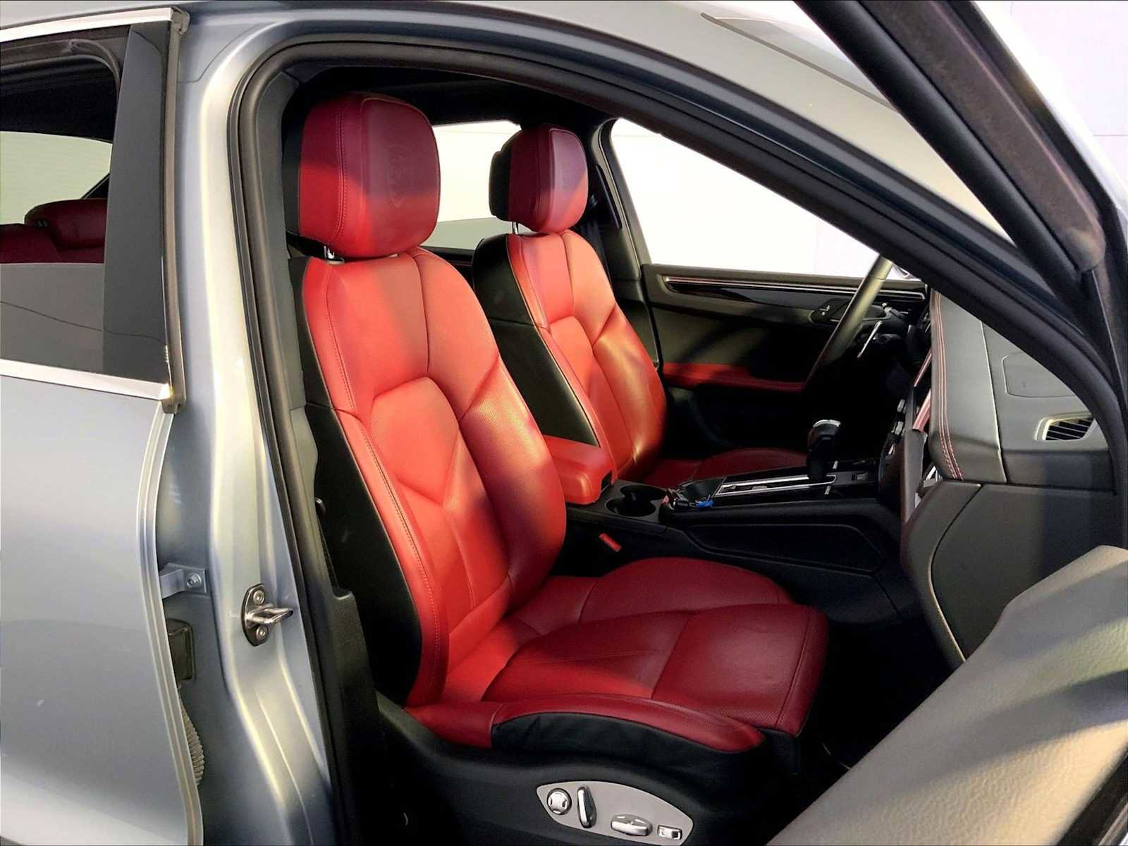 Certified 2023 Porsche Macan image 18