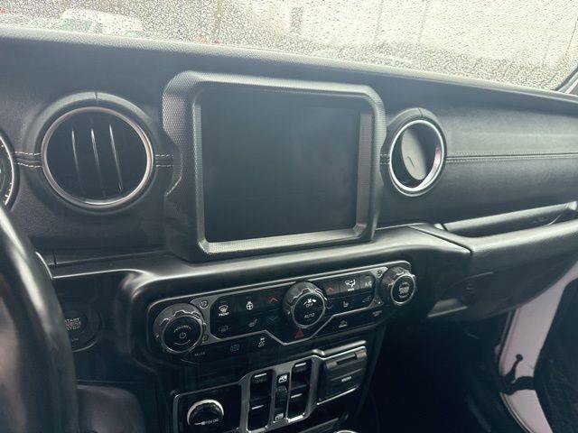 Used 2022 Jeep Wrangler Unlimited Sahara w/ Cold Weather Group image 21