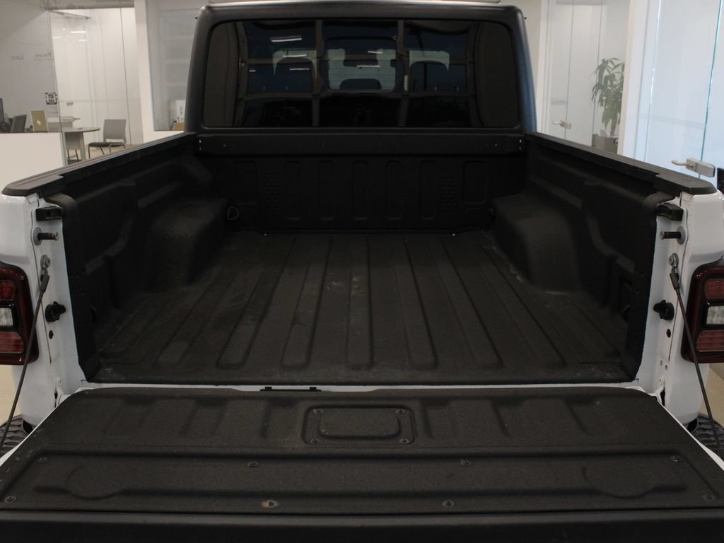 Used 2025 Jeep Gladiator Rubicon w/ Convenience Group AWD/4WD image 32