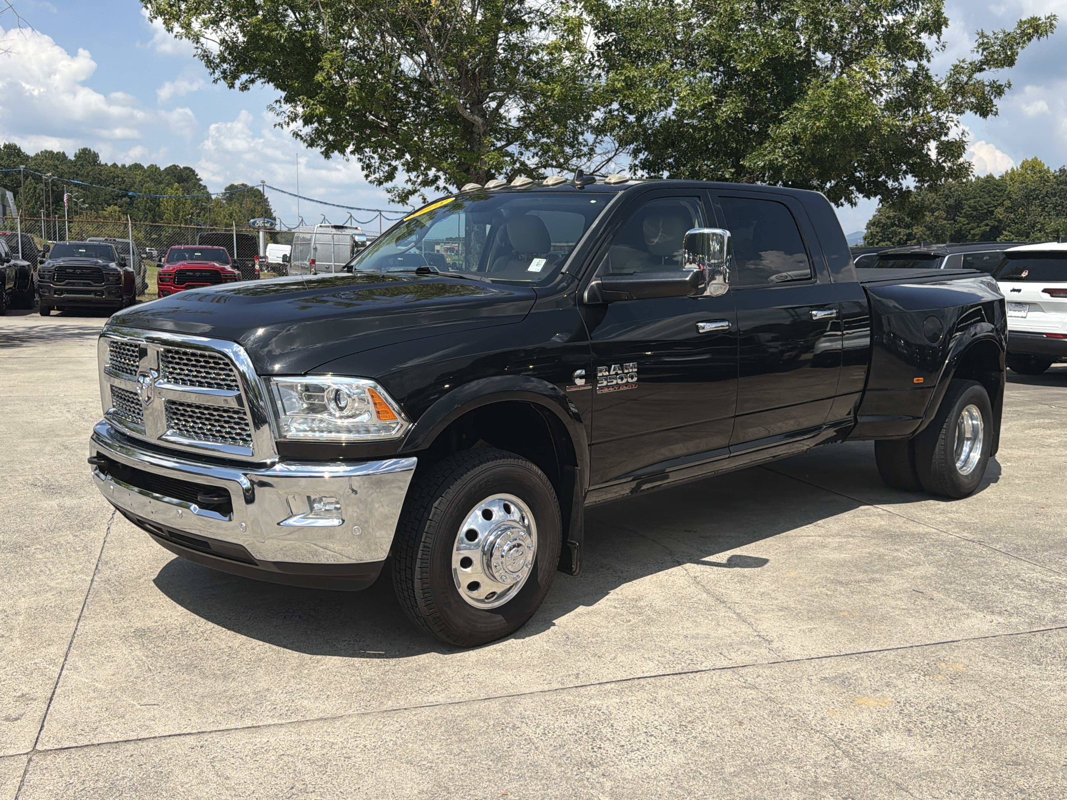 Used 2018 RAM 3500 Laramie w/ Convenience Group AWD/4WD image 3