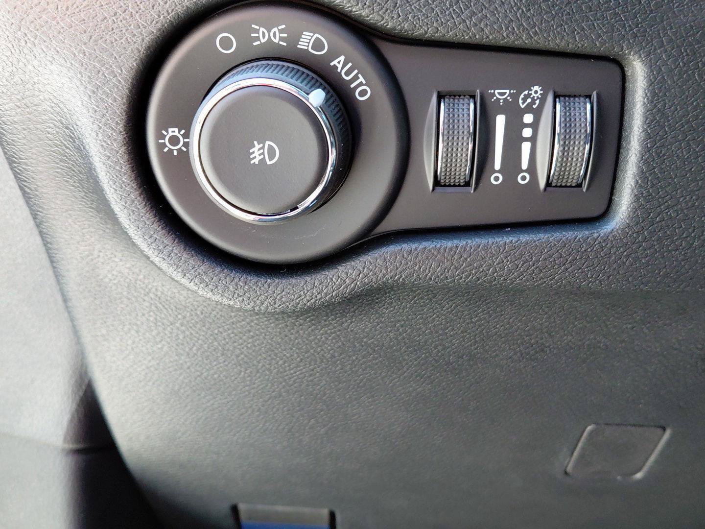 New 2026 Chrysler Pacifica Select AWD/4WD image 30