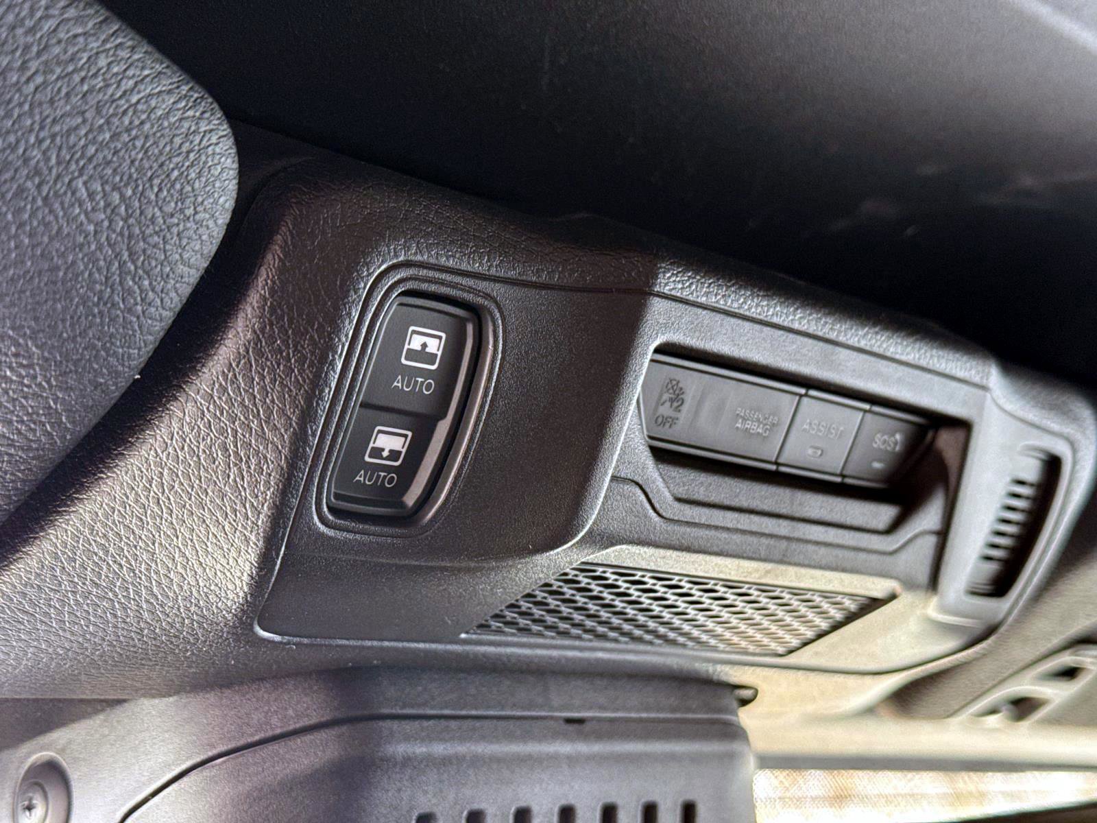 Used 2025 Jeep Wrangler Unlimited Sahara image 16