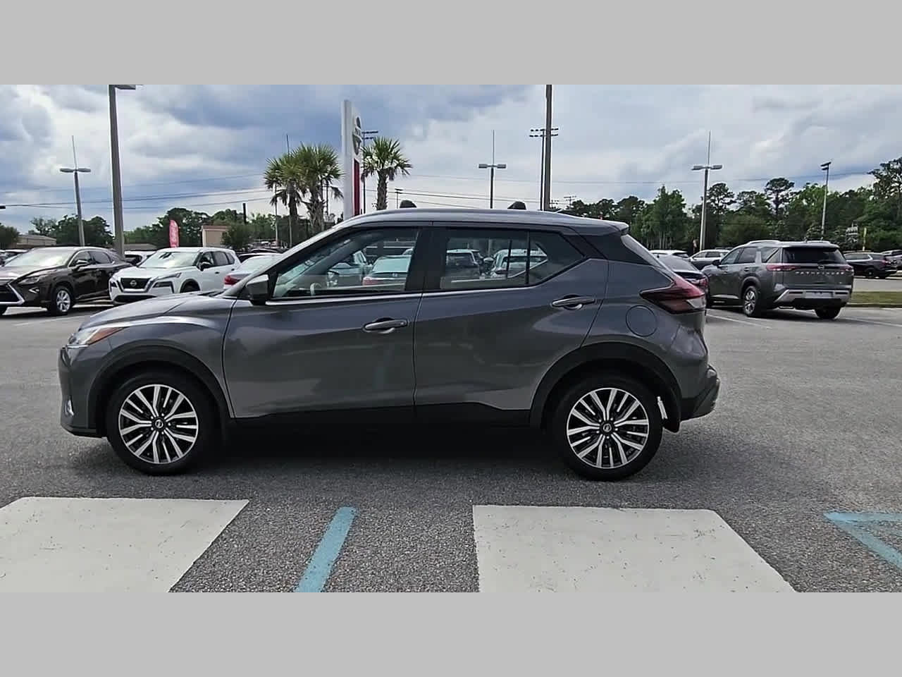 Used 2021 Nissan Kicks SV FWD image 26