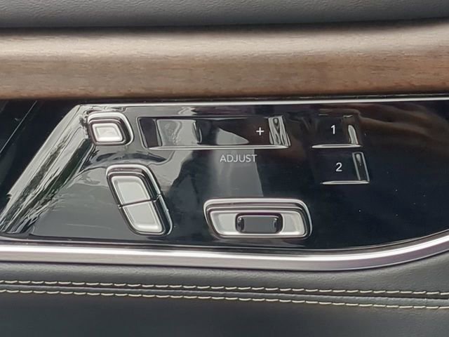 Used 2022 Jeep Grand Wagoneer Series I AWD/4WD image 23