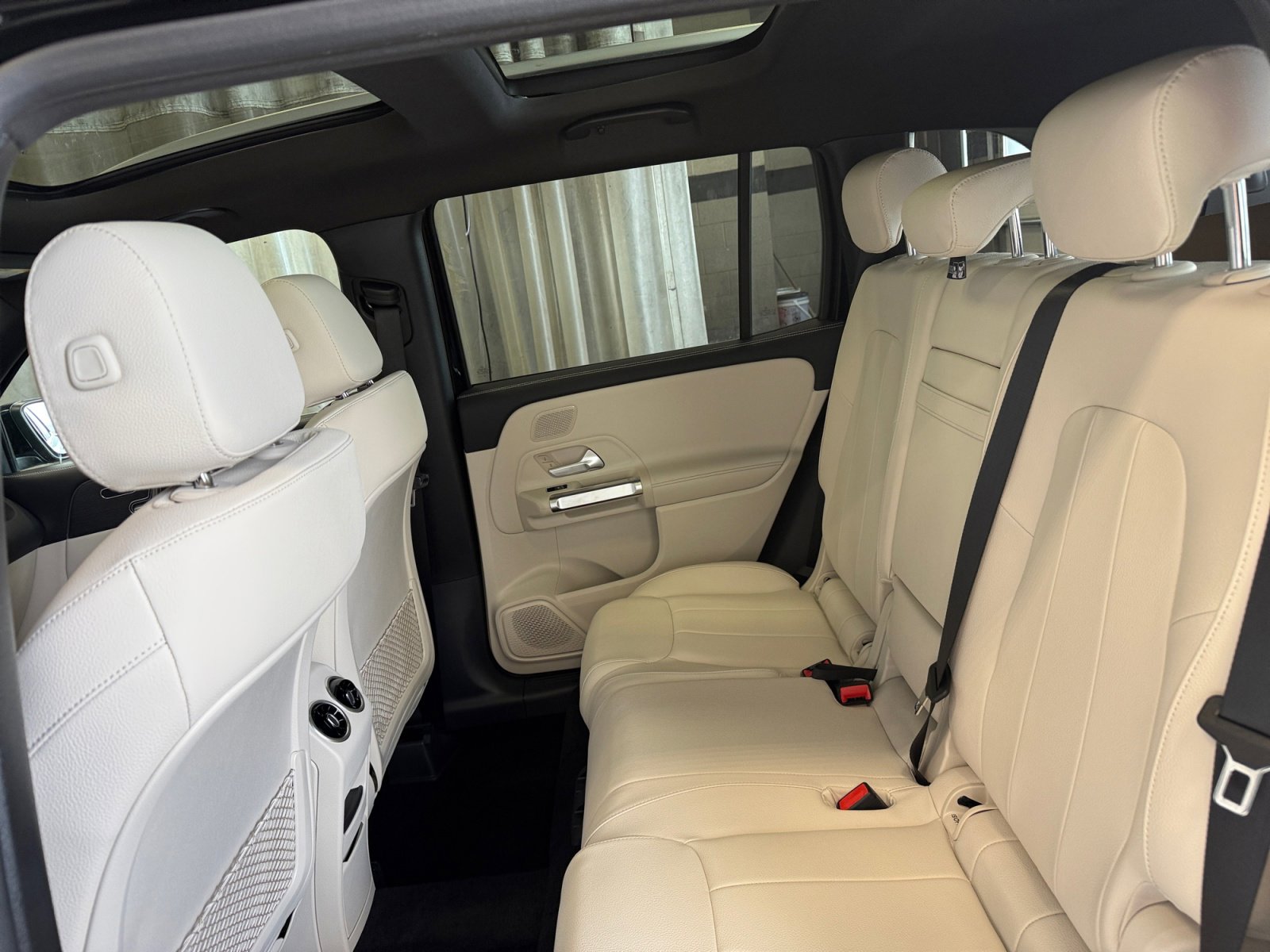 Used 2026 Mercedes-Benz GLB 250 4MATIC image 17