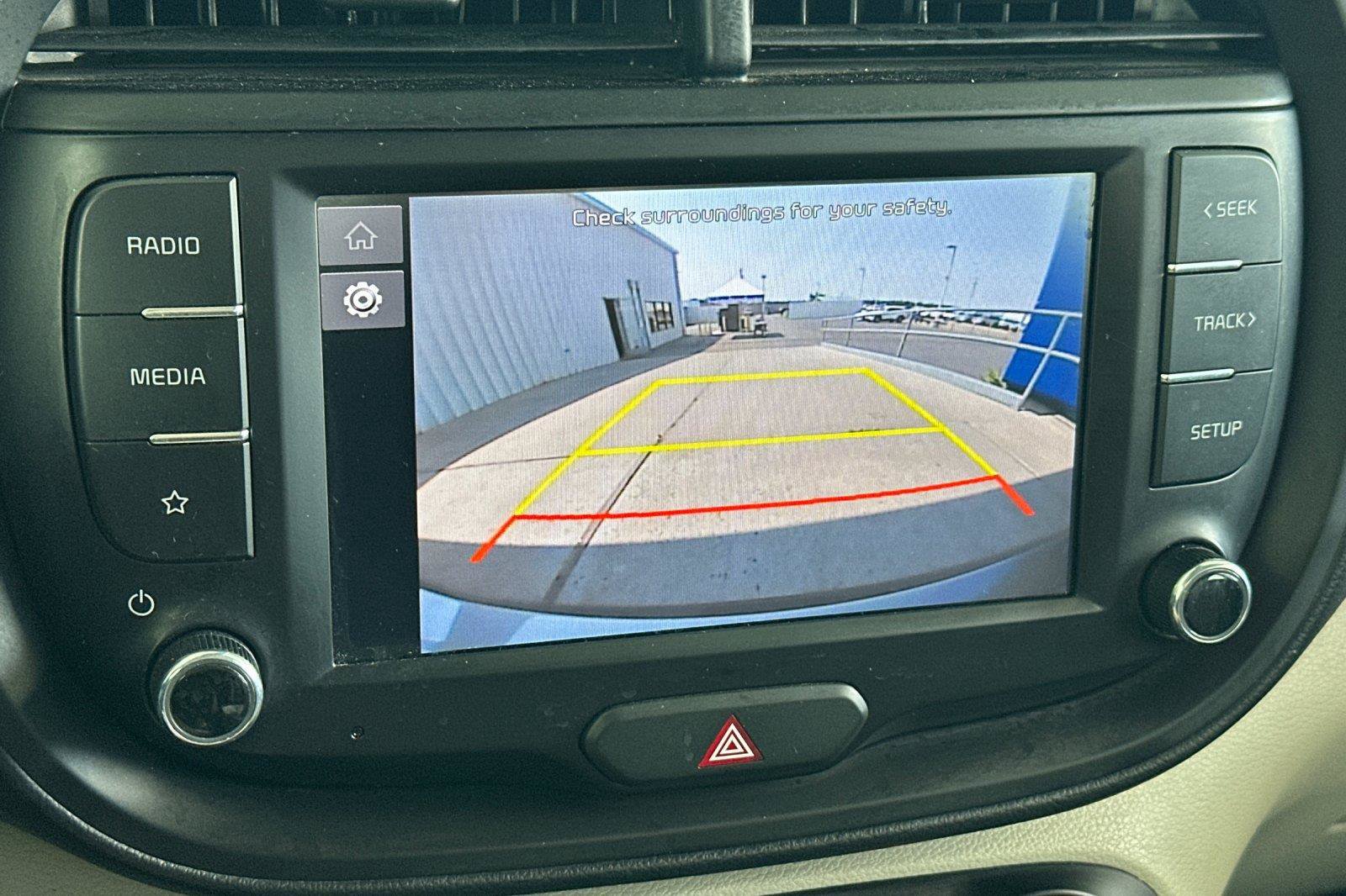 Used 2023 Kia Soul LX w/ LX Technology Package FWD image 19