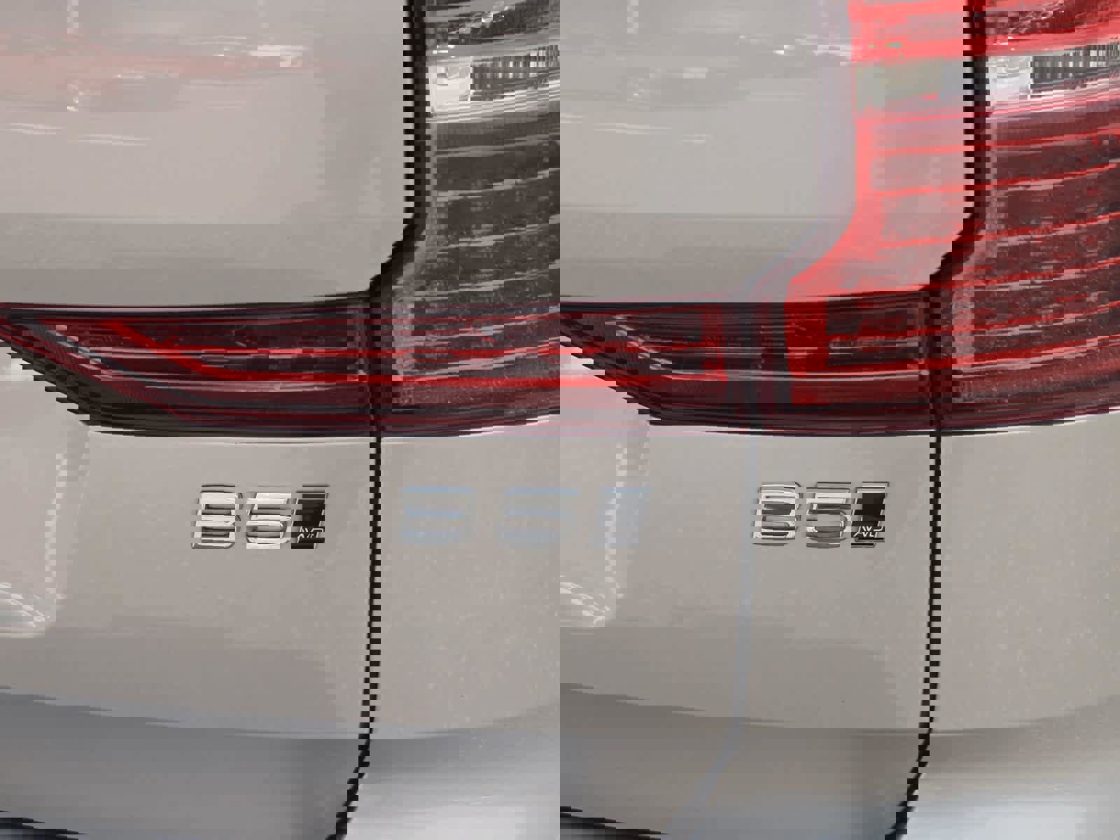 Used 2025 Volvo XC60 B5 Plus image 13