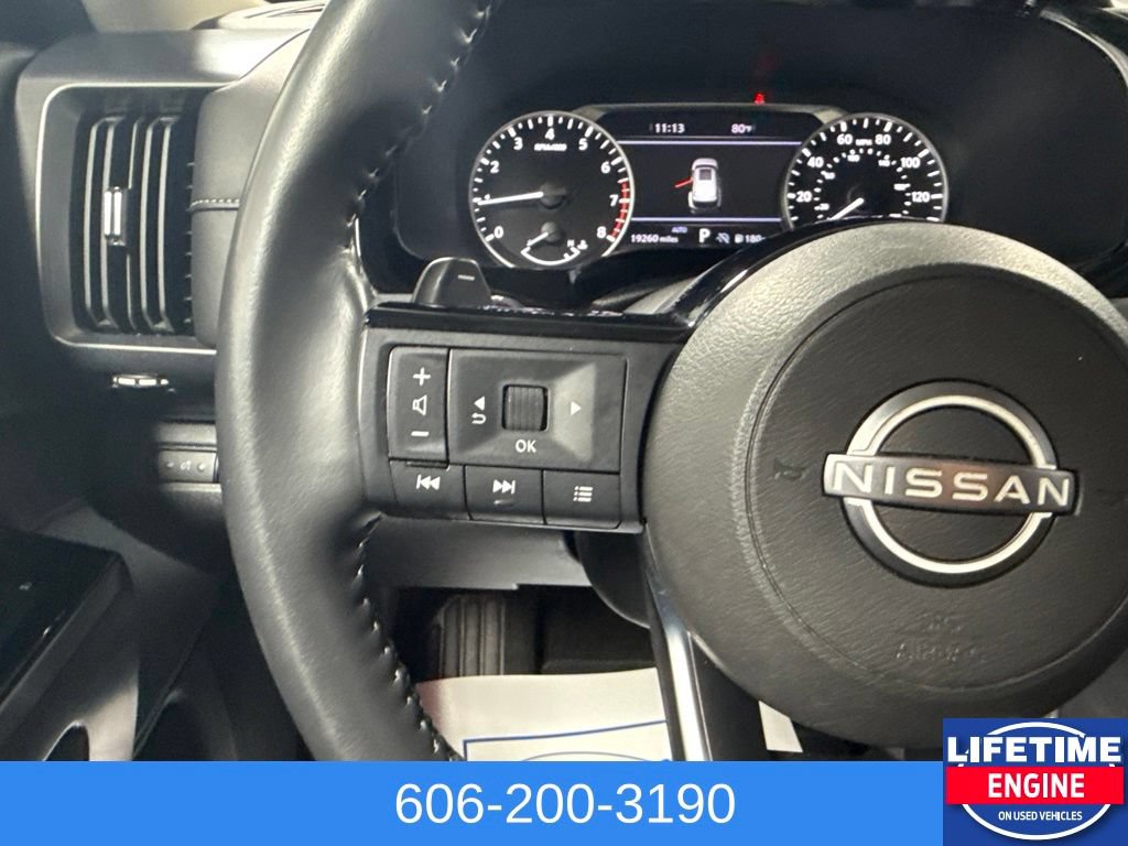 Used 2024 Nissan Pathfinder SL AWD/4WD image 18