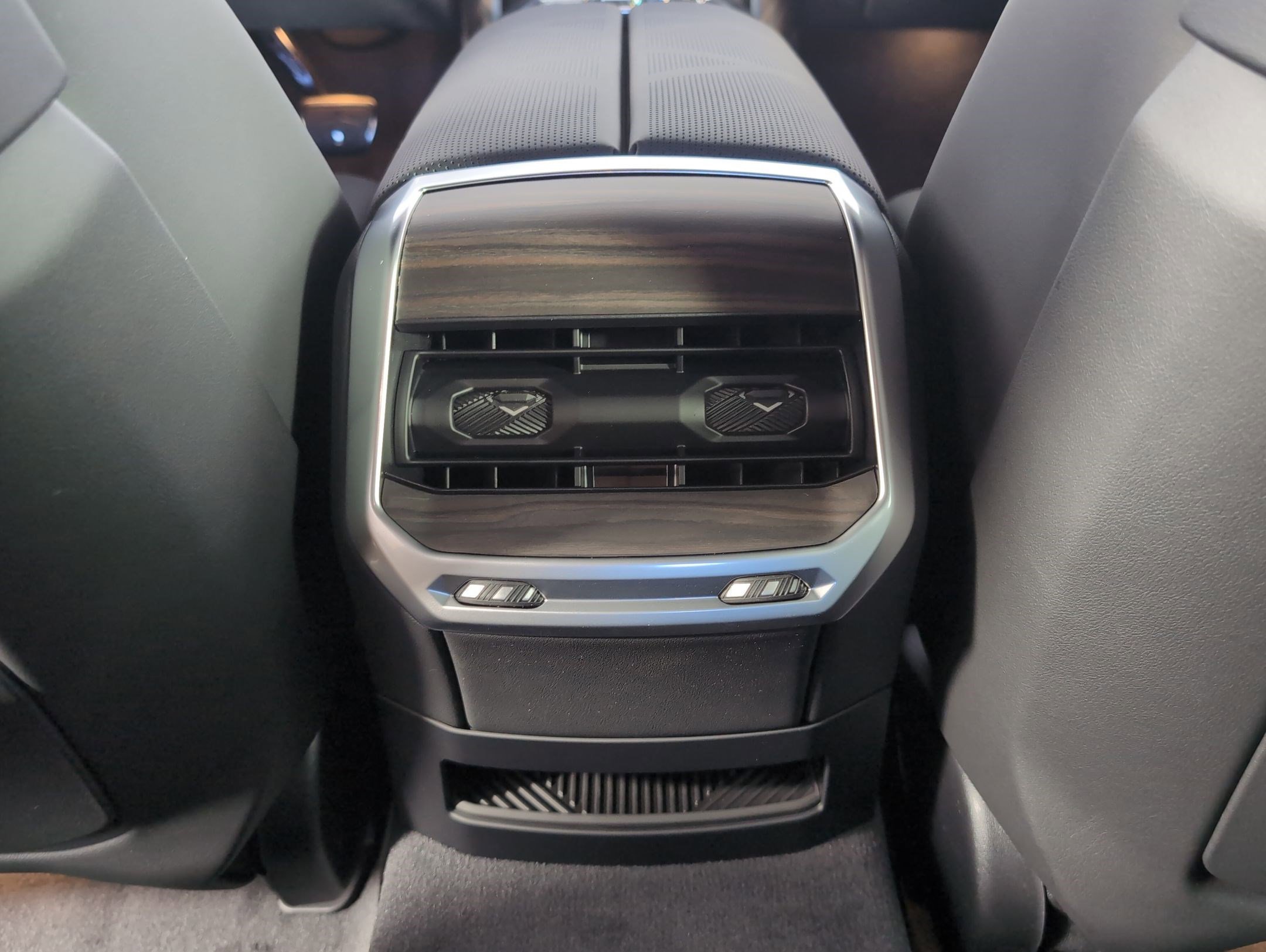 New 2025 BMW i7 xDrive60 w/ Premium Package image 29