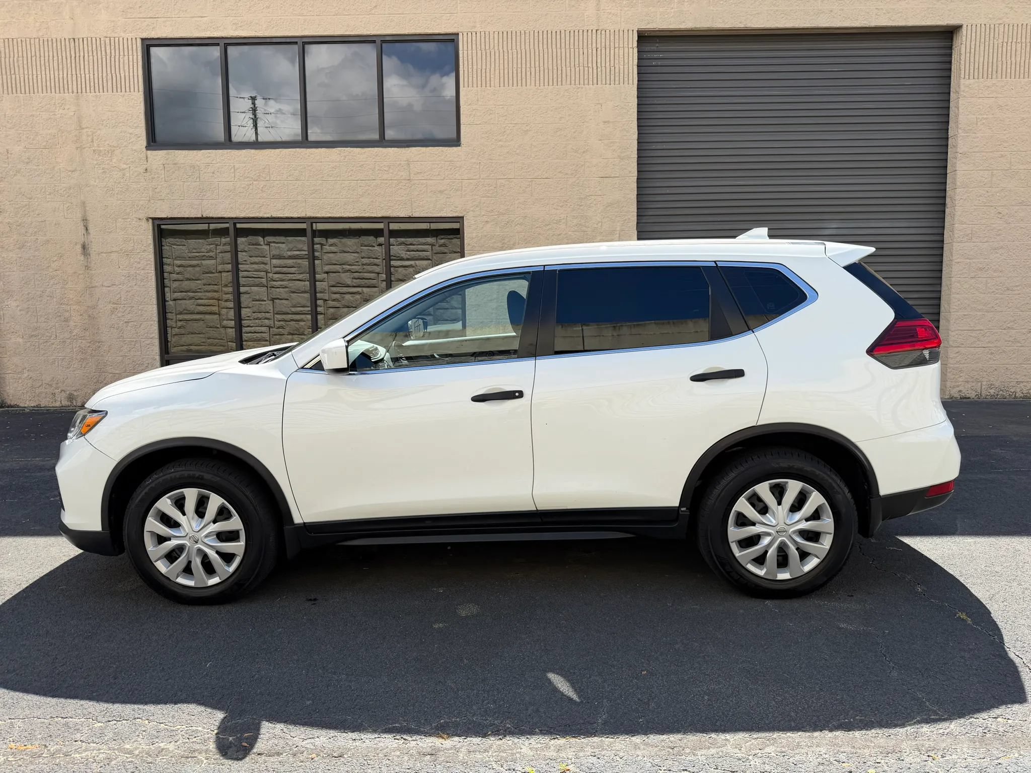 Used 2017 Nissan Rogue S AWD/4WD image 3