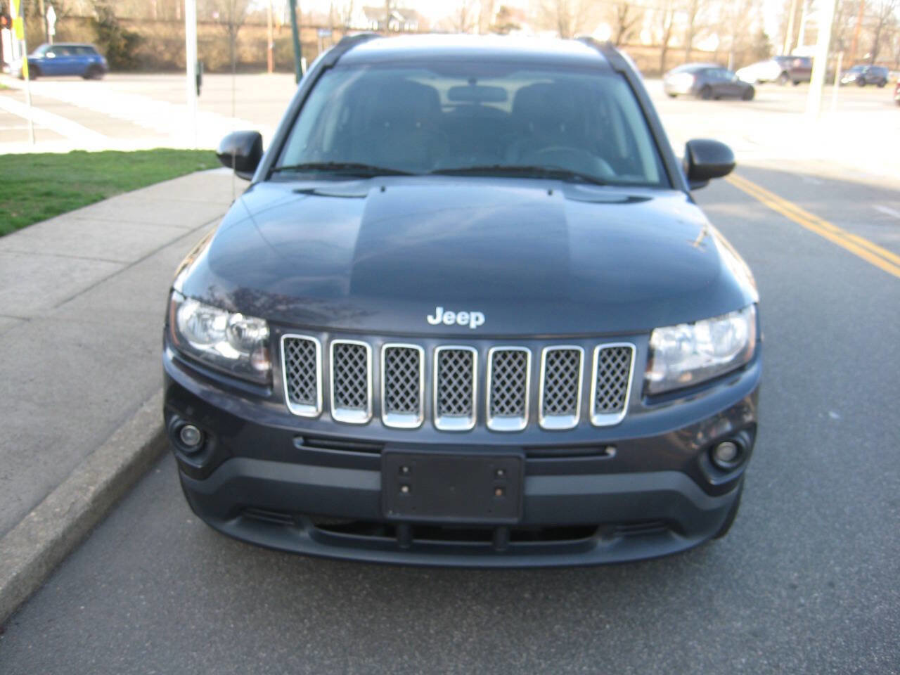 Used 2014 Jeep Compass Latitude w/ Sun/Sound Group AWD/4WD image 2