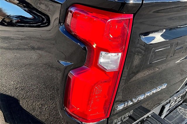 Used 2024 Chevrolet Silverado 1500 High Country w/ Technology Package image 24